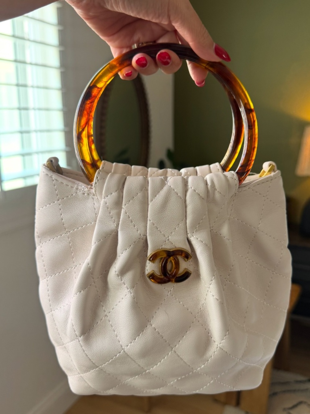 White Top Handle Bag With Tortoise Shell